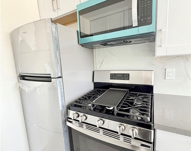 3250 Andrita Street - Photo Thumbnail 4