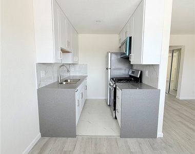 3250 Andrita Street - Photo Thumbnail 8