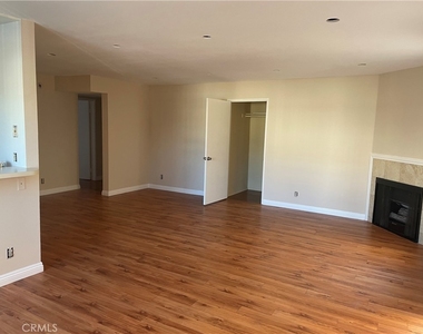 14758 Magnolia Boulevard - Photo Thumbnail 2