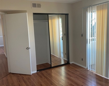 14758 Magnolia Boulevard - Photo Thumbnail 6