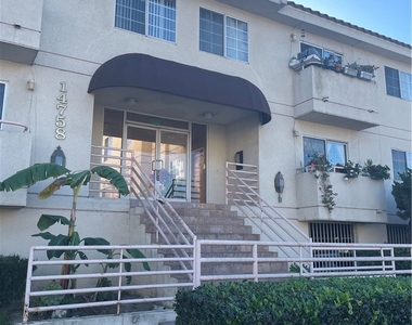 14758 Magnolia Boulevard - Photo Thumbnail 12