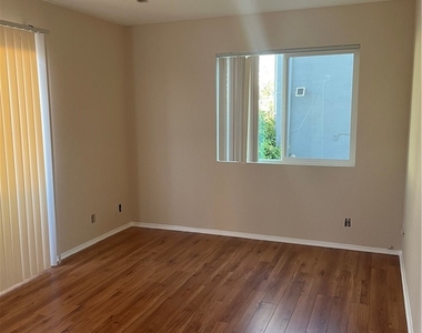 14758 Magnolia Boulevard - Photo Thumbnail 7