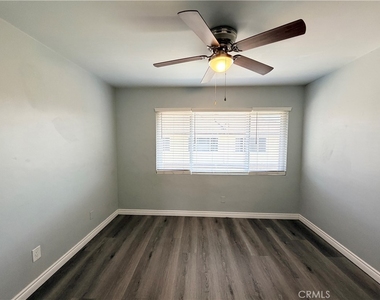 890 N Campus Avenue - Photo Thumbnail 13