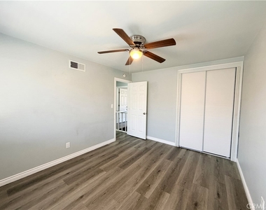 890 N Campus Avenue - Photo Thumbnail 16