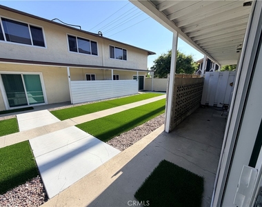 890 N Campus Avenue - Photo Thumbnail 17