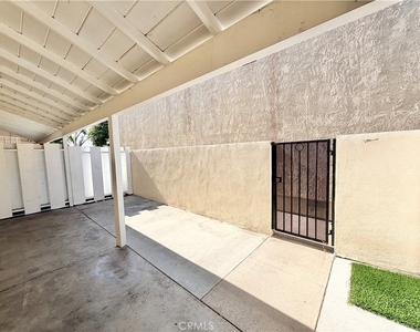 890 N Campus Avenue - Photo Thumbnail 18