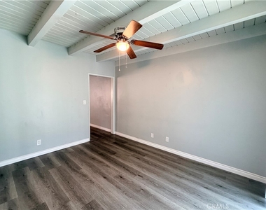 890 N Campus Avenue - Photo Thumbnail 6