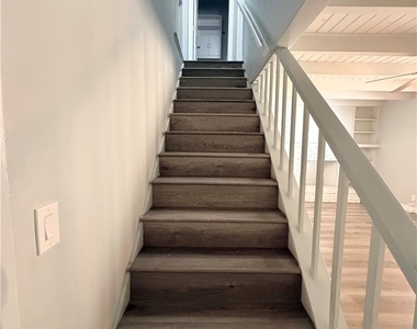 890 N Campus Avenue - Photo Thumbnail 9