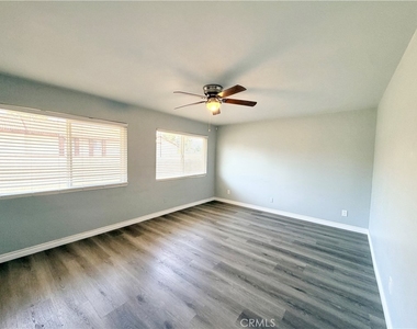 890 N Campus Avenue - Photo Thumbnail 10
