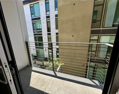 709 #418 E Walnut - Photo Thumbnail 9