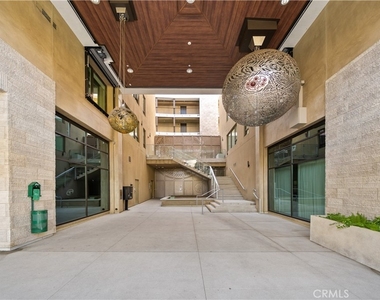 709 #418 E Walnut - Photo Thumbnail 2