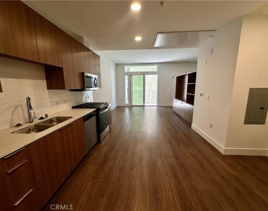 709 #418 E Walnut - Photo Thumbnail 5
