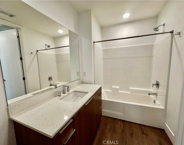 709 #418 E Walnut - Photo Thumbnail 16
