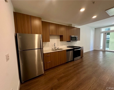 709 #418 E Walnut - Photo Thumbnail 8