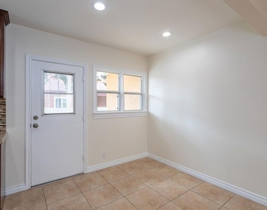 200 W Palmer Avenue - Photo Thumbnail 8