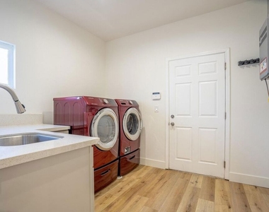 5705 Jamieson Avenue - Photo Thumbnail 17