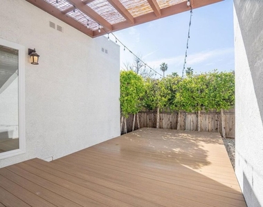 5705 Jamieson Avenue - Photo Thumbnail 26