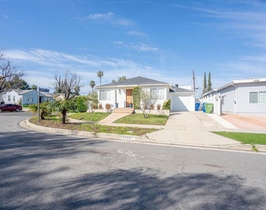 5705 Jamieson Avenue - Photo Thumbnail 37
