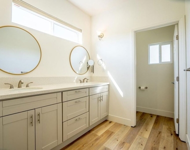5705 Jamieson Avenue - Photo Thumbnail 21