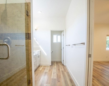 5705 Jamieson Avenue - Photo Thumbnail 23