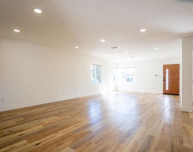 5705 Jamieson Avenue - Photo Thumbnail 1