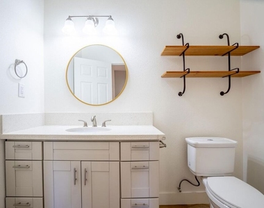 5705 Jamieson Avenue - Photo Thumbnail 18