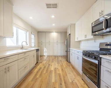 5705 Jamieson Avenue - Photo Thumbnail 5