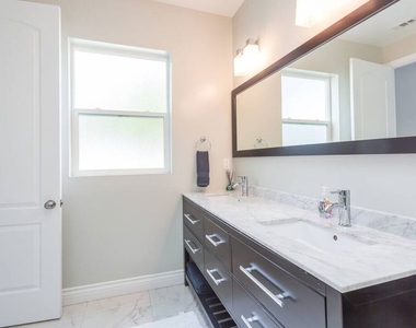 7311 Gaviota Street - Photo Thumbnail 14