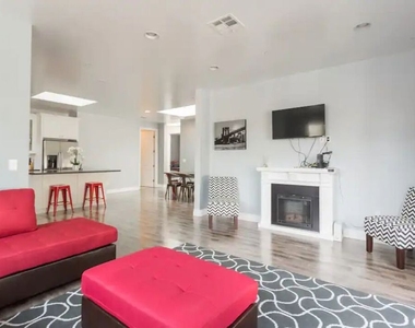 7311 Gaviota Street - Photo Thumbnail 5
