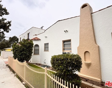 496 E 52nd Street - Photo Thumbnail 12