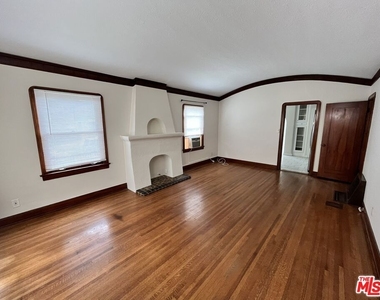 496 E 52nd Street - Photo Thumbnail 1
