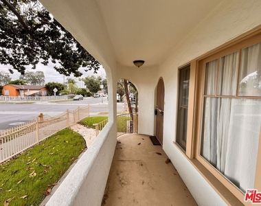 496 E 52nd Street - Photo Thumbnail 11
