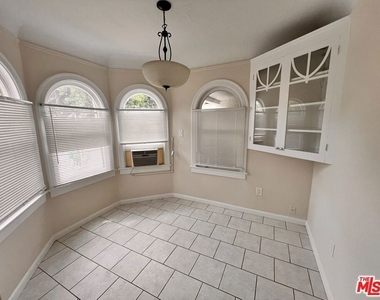 496 E 52nd Street - Photo Thumbnail 4