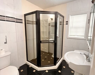 496 E 52nd Street - Photo Thumbnail 9