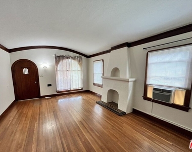 496 E 52nd Street - Photo Thumbnail 2
