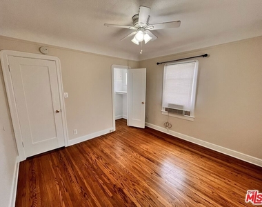 496 E 52nd Street - Photo Thumbnail 10