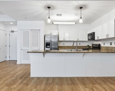 630 W 6th Street - Photo Thumbnail 5