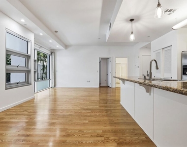 630 W 6th Street - Photo Thumbnail 4