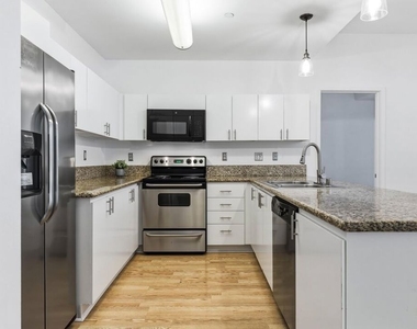 630 W 6th Street - Photo Thumbnail 6