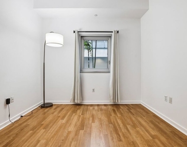 630 W 6th Street - Photo Thumbnail 14