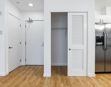630 W 6th Street - Photo Thumbnail 8