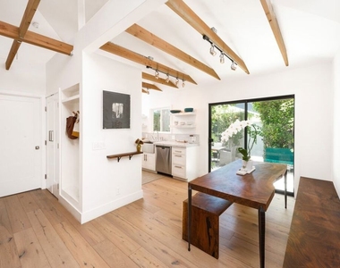 704 1/2 Vernon Avenue - Photo Thumbnail 8