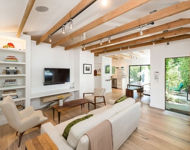 704 1/2 Vernon Avenue - Photo Thumbnail 2