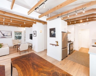 704 1/2 Vernon Avenue - Photo Thumbnail 5