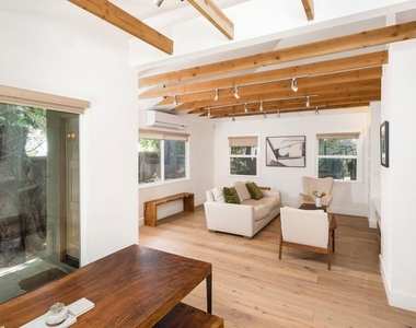 704 1/2 Vernon Avenue - Photo Thumbnail 3