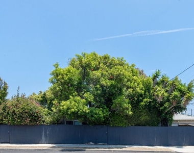 704 1/2 Vernon Avenue - Photo Thumbnail 1