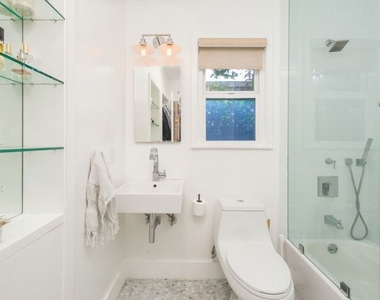 704 1/2 Vernon Avenue - Photo Thumbnail 13
