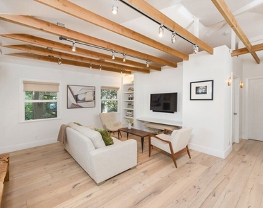 704 1/2 Vernon Avenue - Photo Thumbnail 4