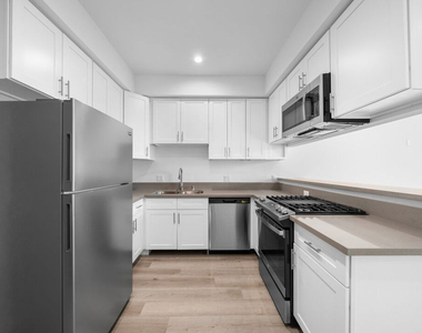 5612 Lexington Avenue - Photo Thumbnail 2