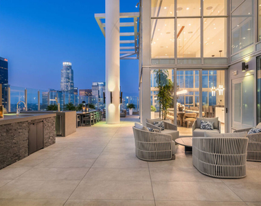 825 S Hill Street - Photo Thumbnail 42